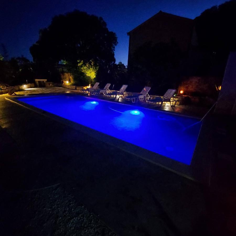 Eti And Mia Holiday Apartments Muntic ภายนอก รูปภาพ