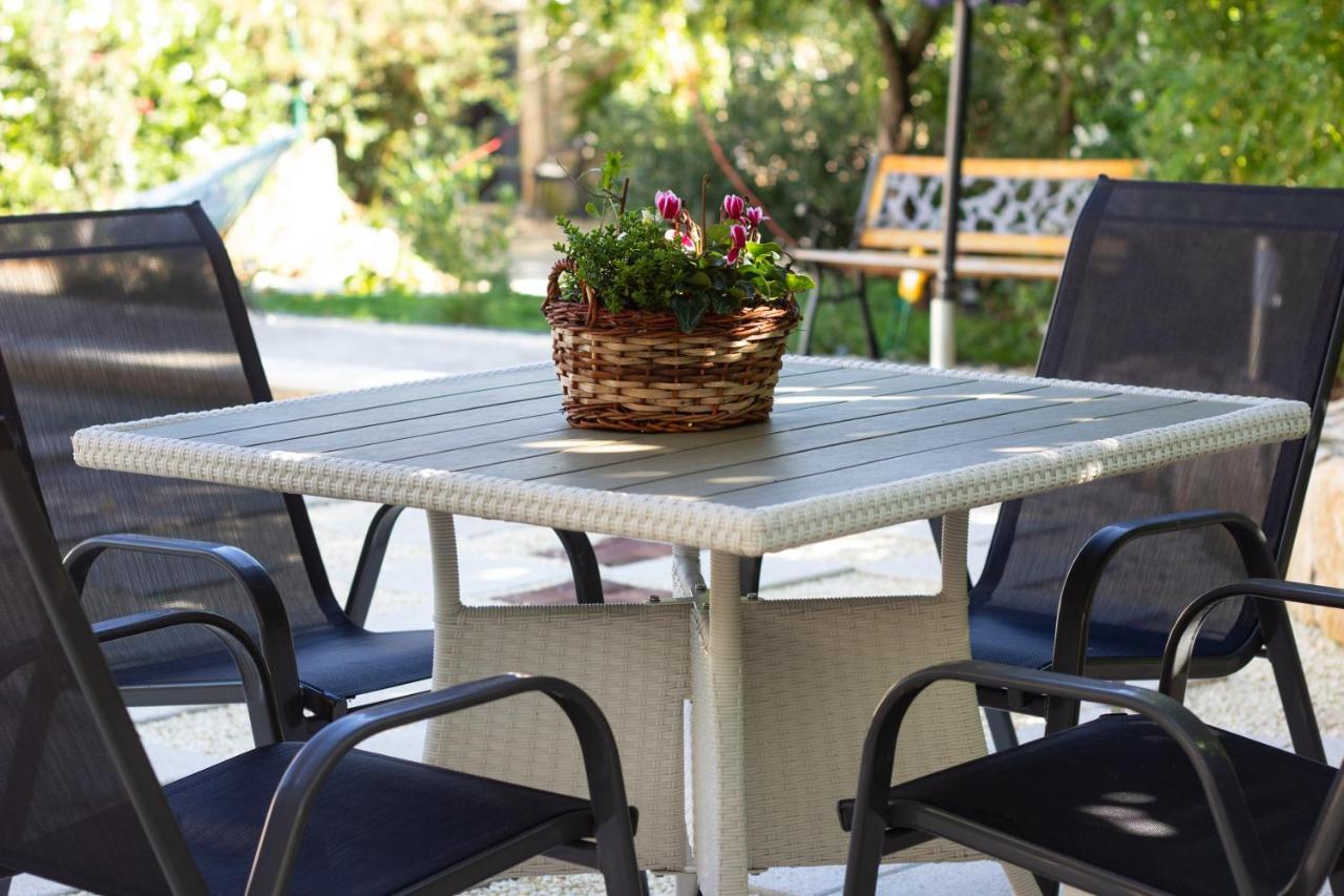 Eti And Mia Holiday Apartments Muntic ภายนอก รูปภาพ