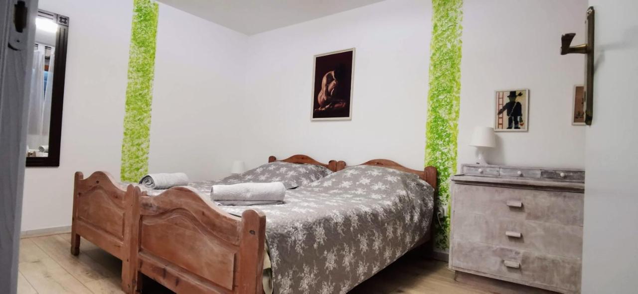 Eti And Mia Holiday Apartments Muntic ภายนอก รูปภาพ